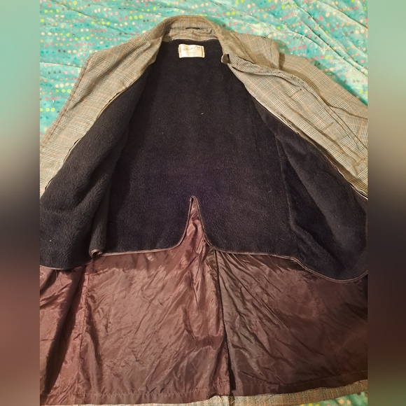 All Weather coat by Campus. Beautiful pattern,  excellent condition.  Warm - Picture 3 of 10